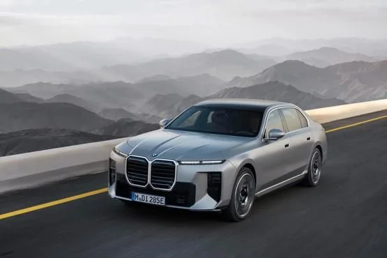 BMW's new 7 Series offers updated interior digs, more EV range; CEO calls it 'real transformation' for $100K car - 1