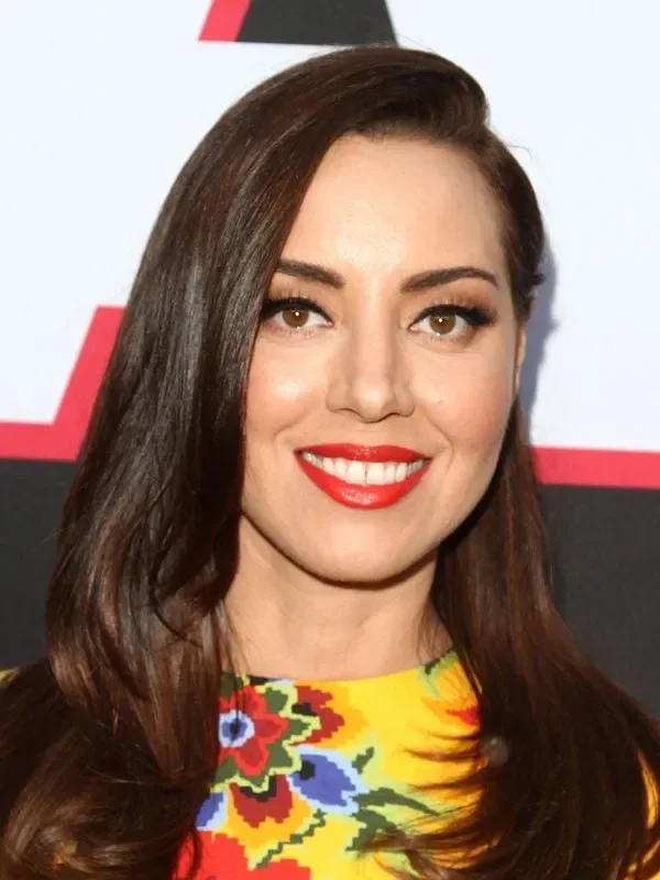 Aubrey Plaza Shows Off Baby Bump at NYC Premiere - 1