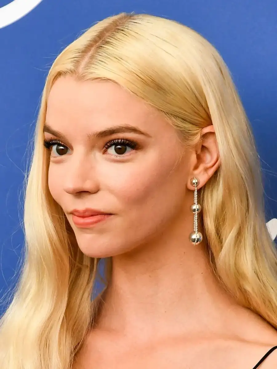 'I don't look like a desert creature, and yet I'm always there:' Anya Taylor-Joy reunited with her favorite filming location in Apple TV's 'Lucky' - 4