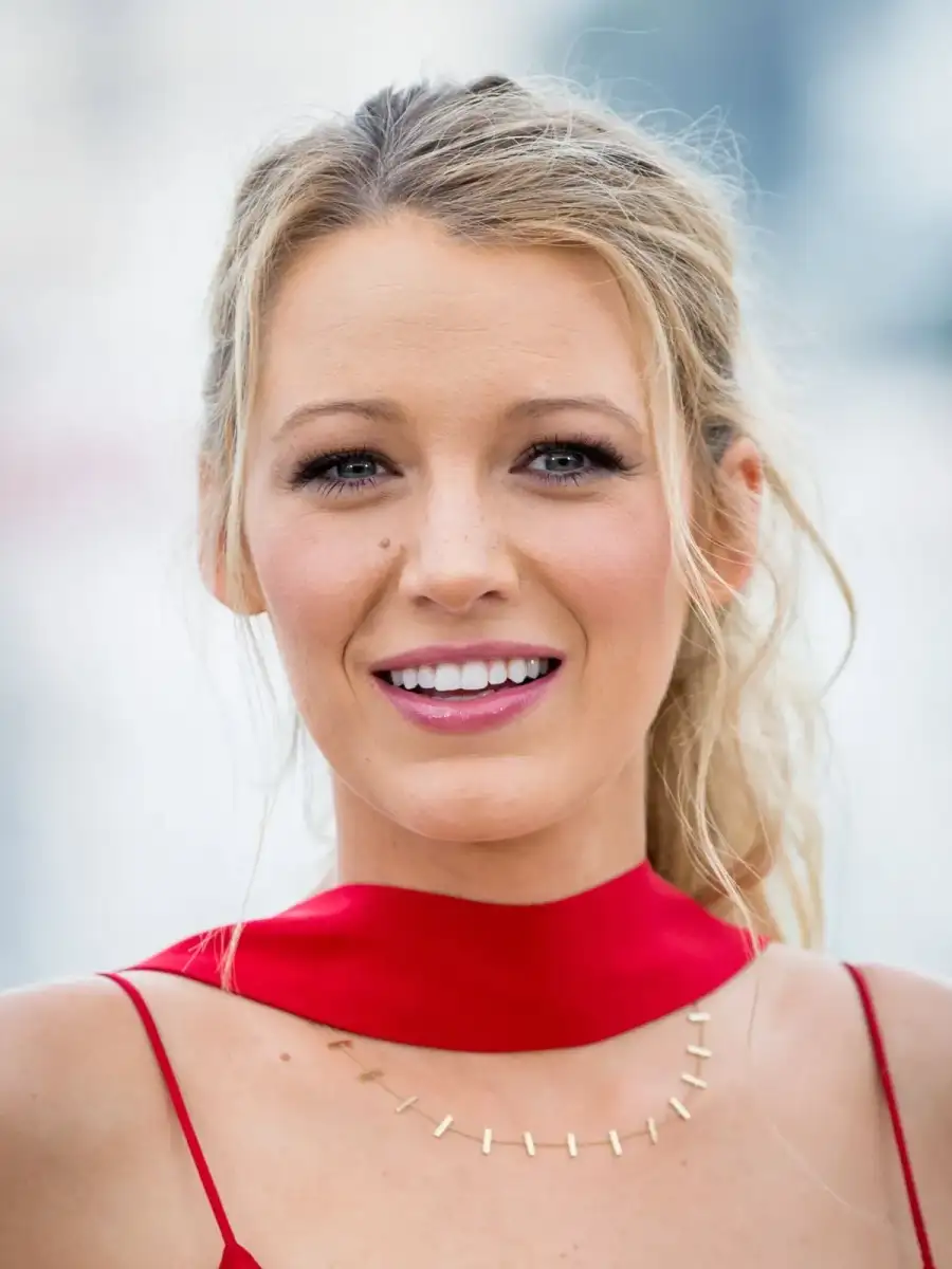 Blake Lively shares photo of Ryan Reynolds rocking a $26k Hermes handbag… as she jokes her Instagram has 'turned into an OnlyFans' - 3
