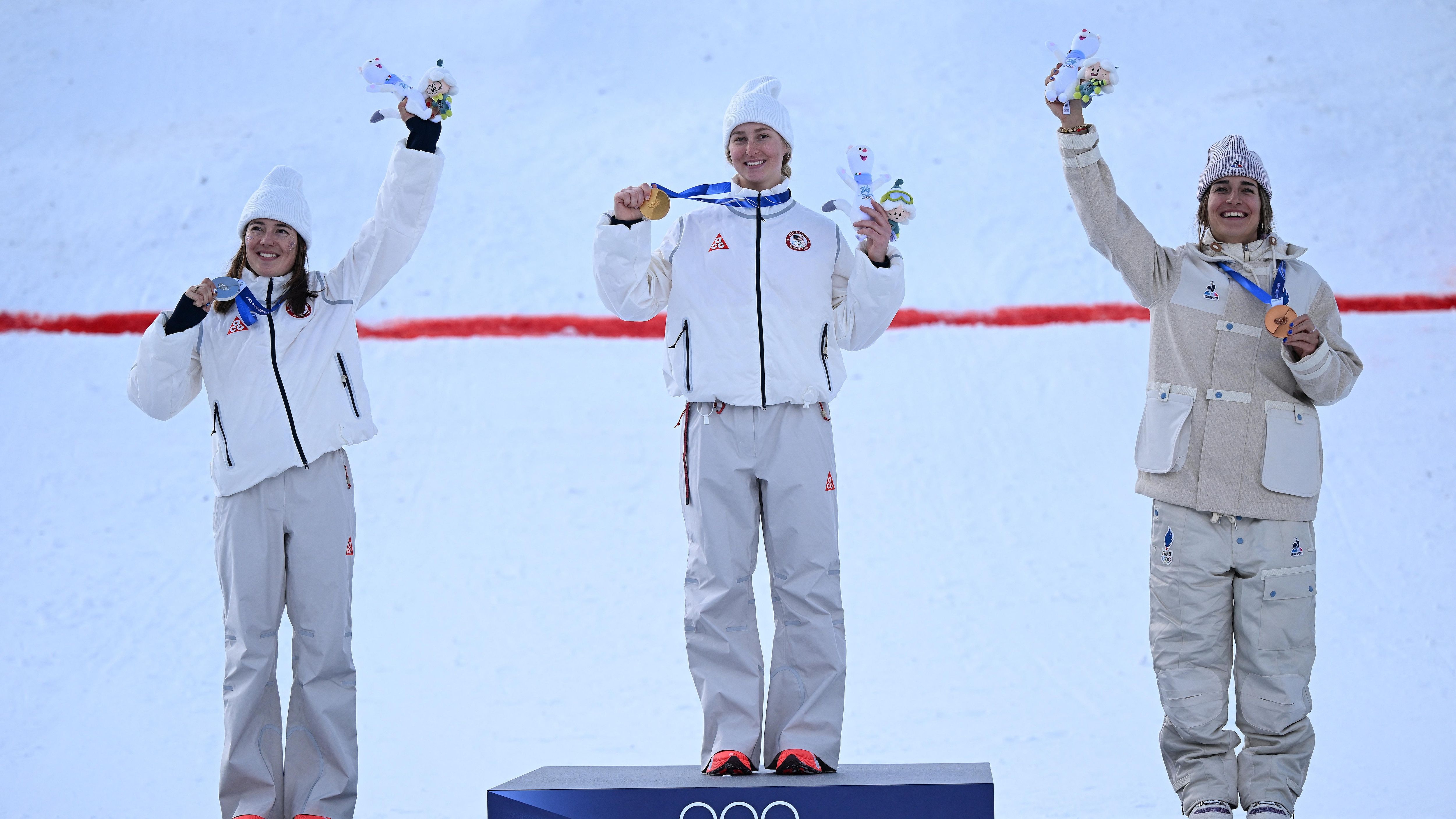 American Elizabeth Lemley wins moguls gold, Canada's Maïa Schwinghammer 5th - 1