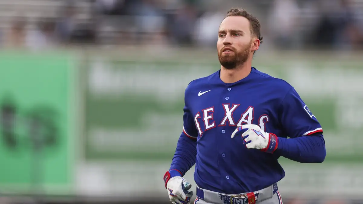 Rangers' Brandon Nimmo gives Astros fans signed baseballs with message for not interfering with home run-robbing catch - 1