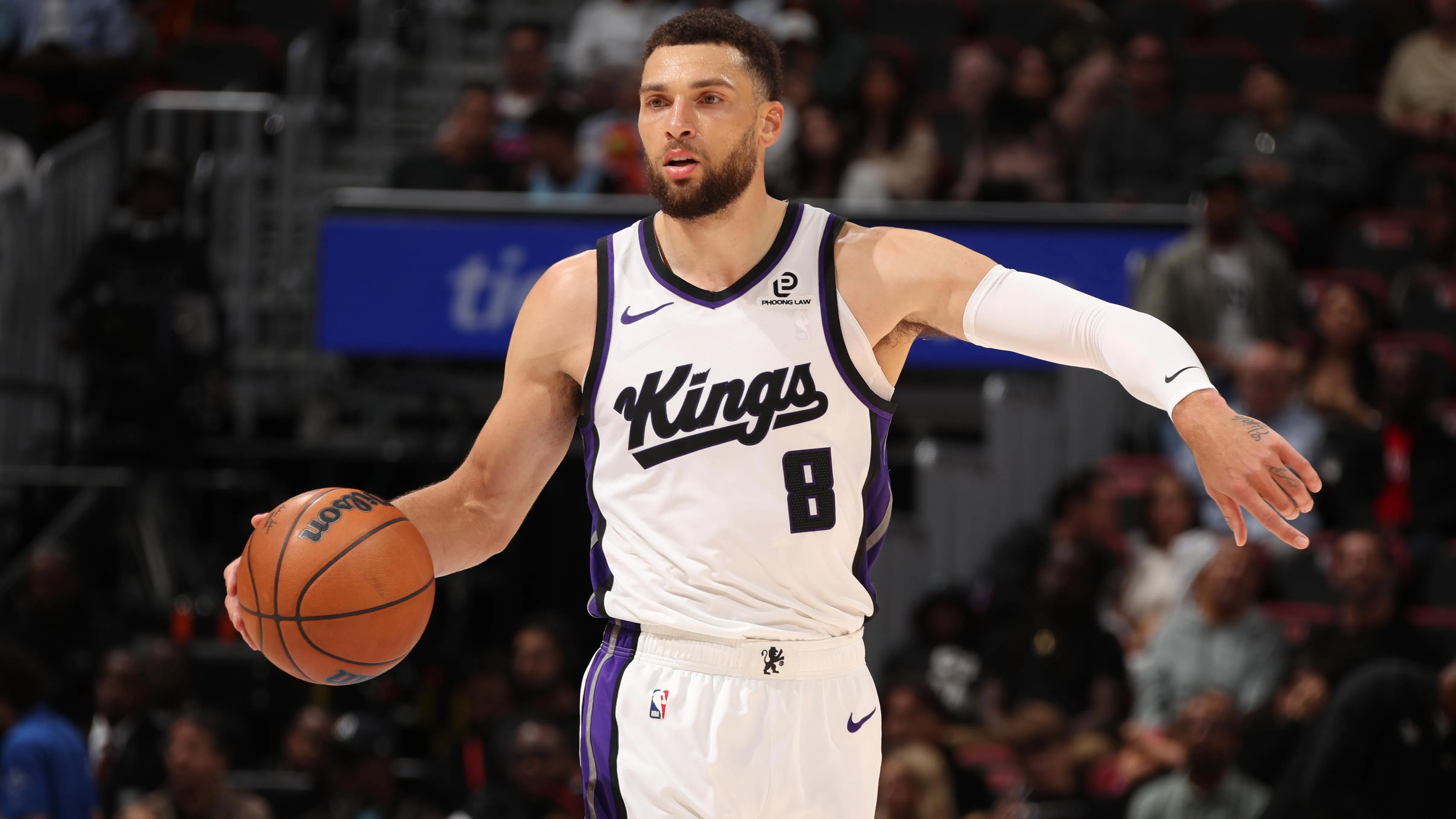 Kings' Zach LaVine will reportedly undergo season-ending surgery on right hand - 2