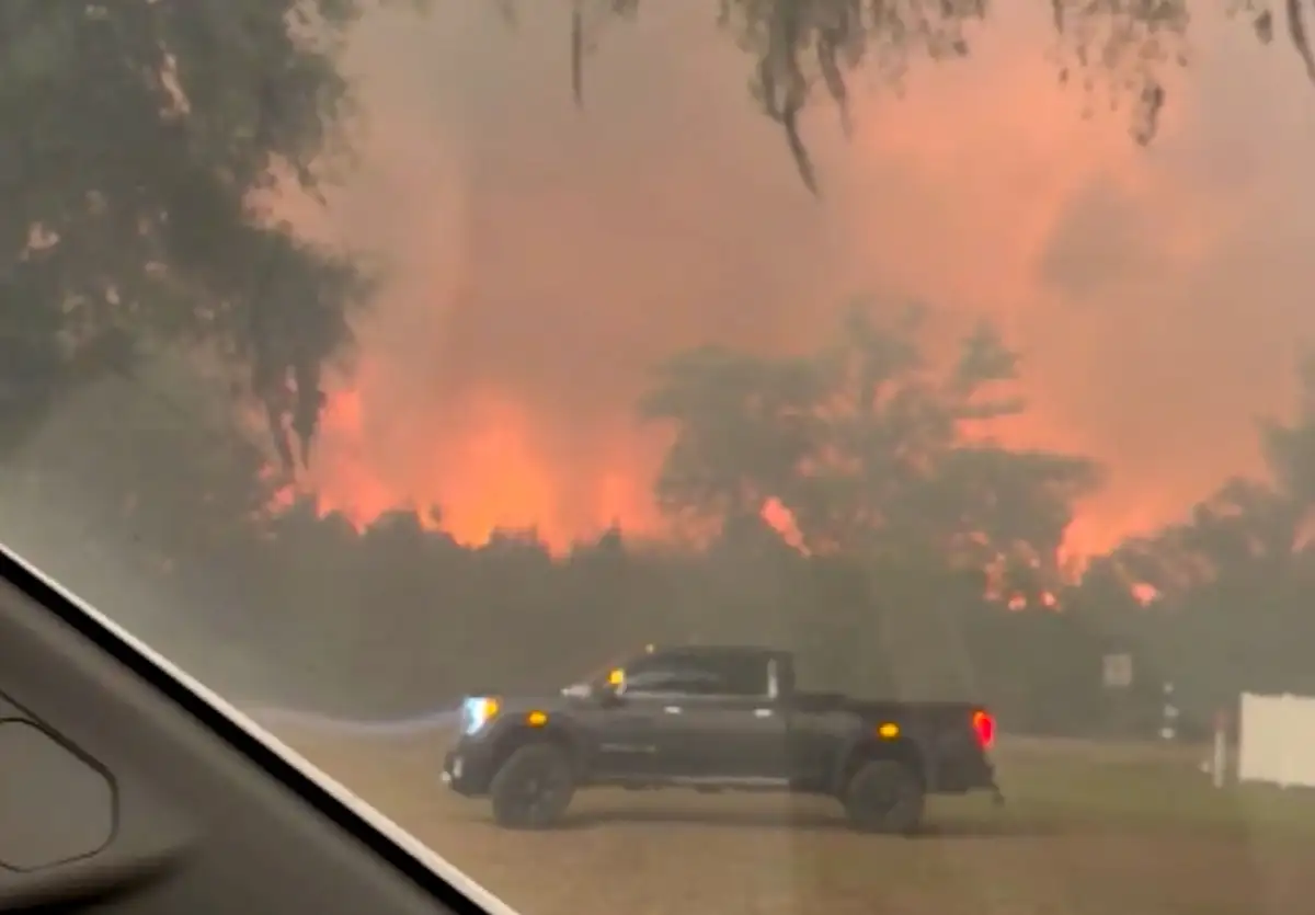 Growing Georgia wildfires have destroyed 120 homes, forcing new evacuations - 2