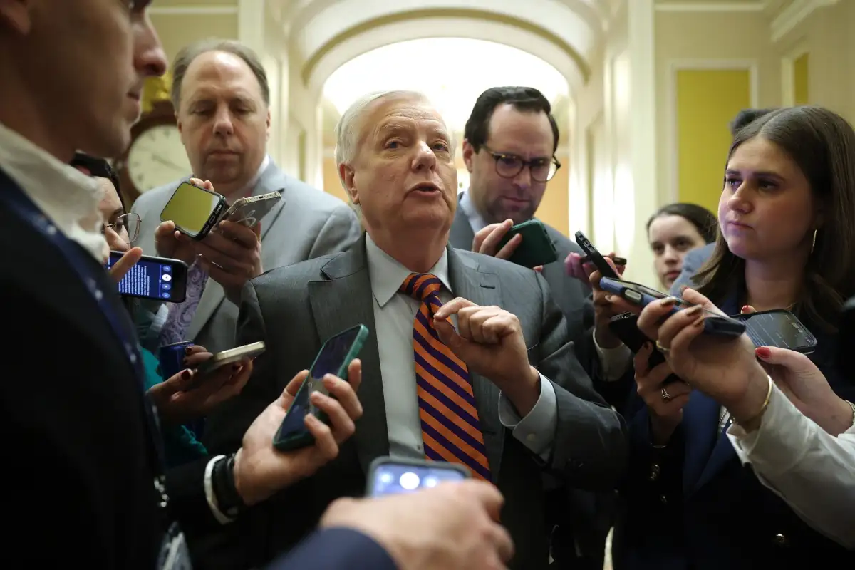 With just days left until funding deadline, lawmakers seem no closer to making a deal - 1