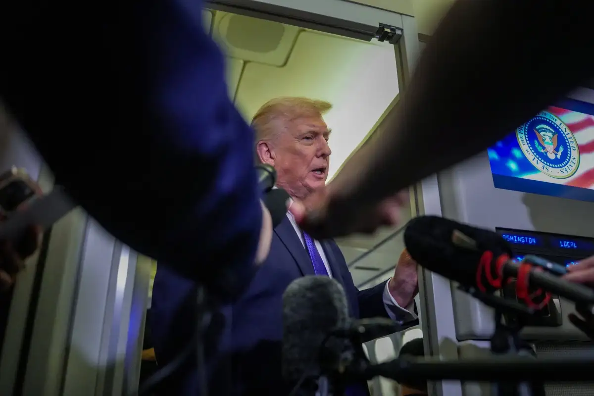 TRUMP VIDEO DEPICTS OBAMA, MICHELLE AS PRIMATES... - 4