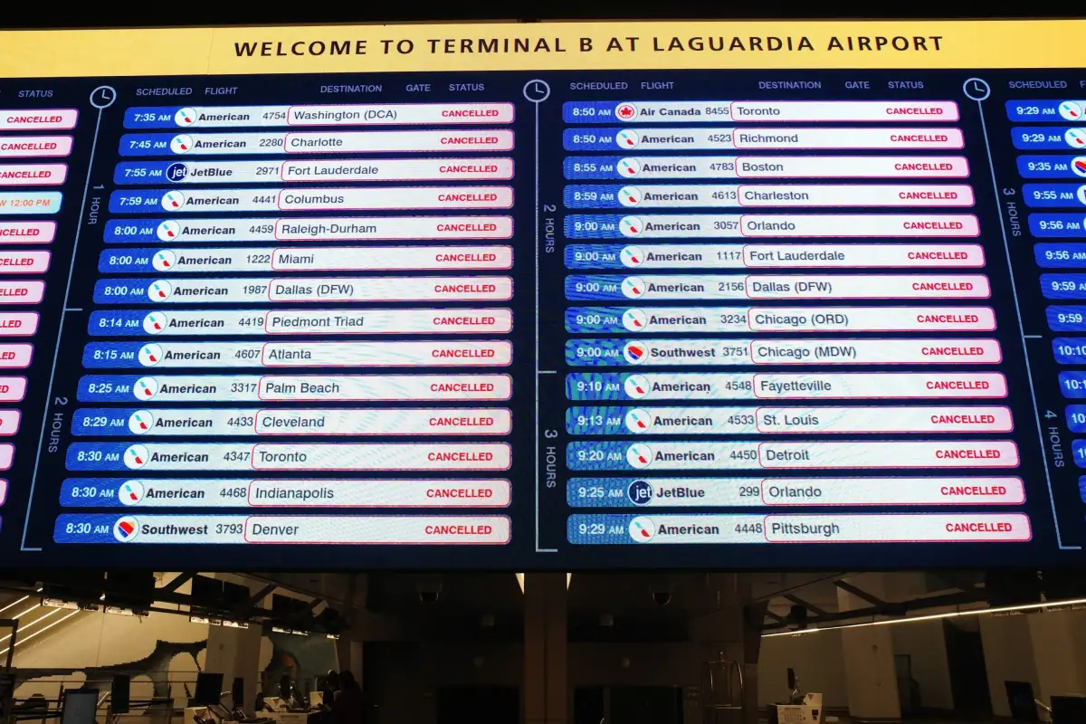 Air Canada plane hits ground vehicle at New York’s La Guardia airport: report - 4