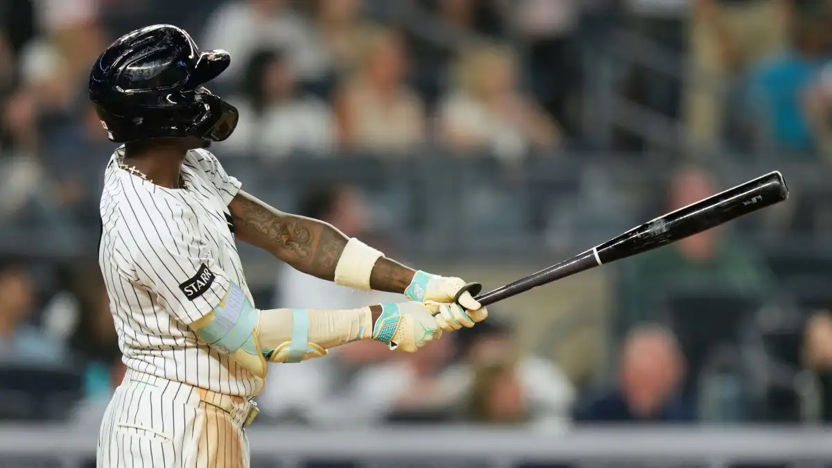Bellinger, Chisholm hit 2-run homers in 7th-inning rally, Yankees hang on to top Blue Jays 7-6 - 1