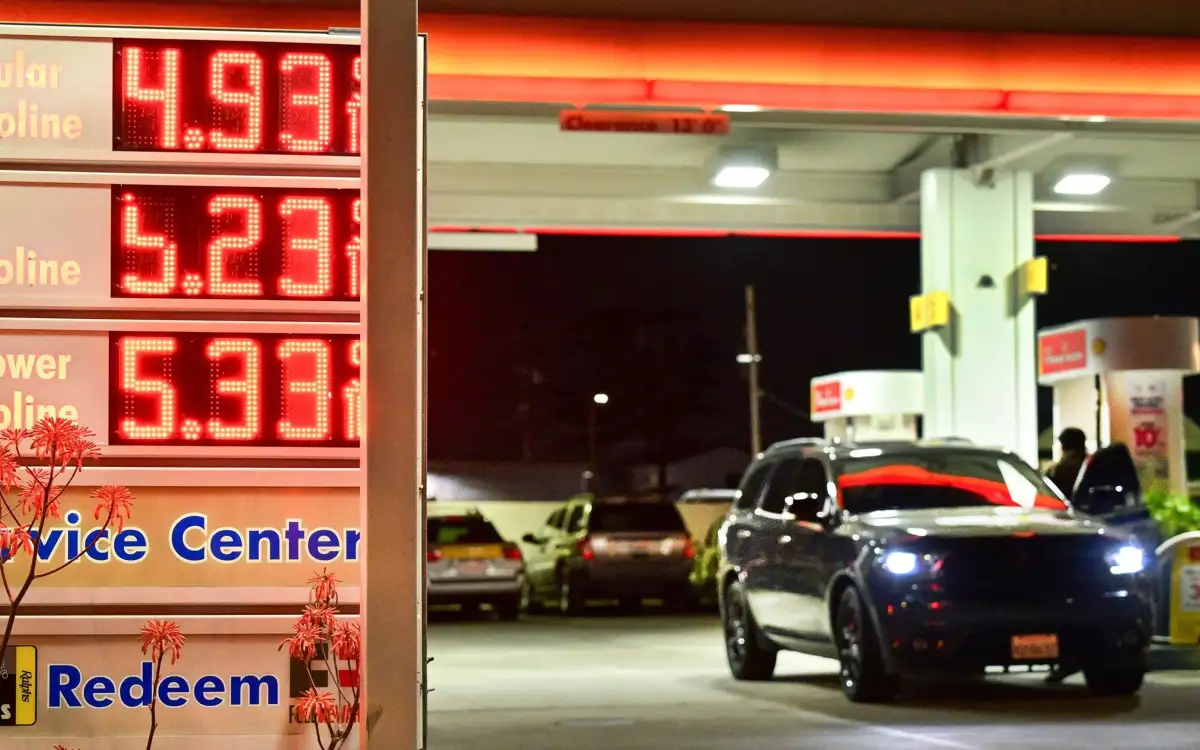 Trump Dismisses Oil Spike Fears and Calls Critics 'Fools' as Other Countries Scramble for Oil Reserves - 2