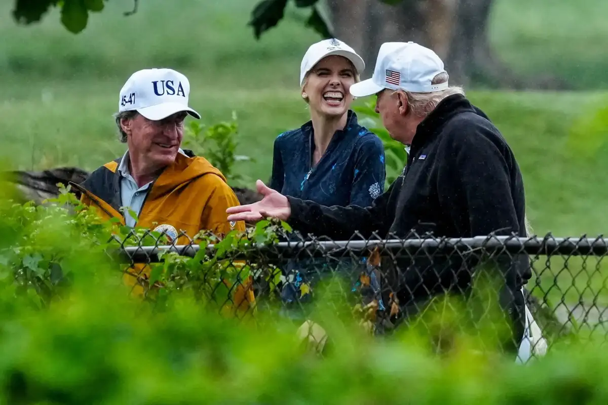 Trump Allegedly Plans to Cut Down DC's Oldest Cherry Tree to Make Way for Massive New Washington Golf Course - 4