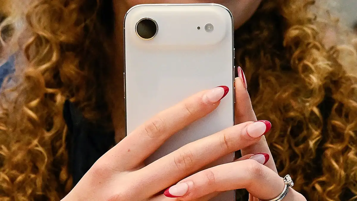 Supreme Court weighing police use of cellphone location data - 1