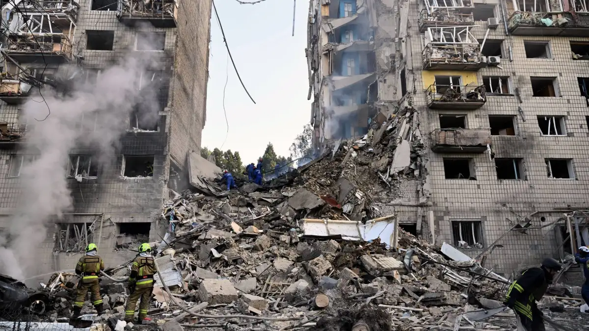 Russian attack on Kyiv continues overnight, killing at least one - 1