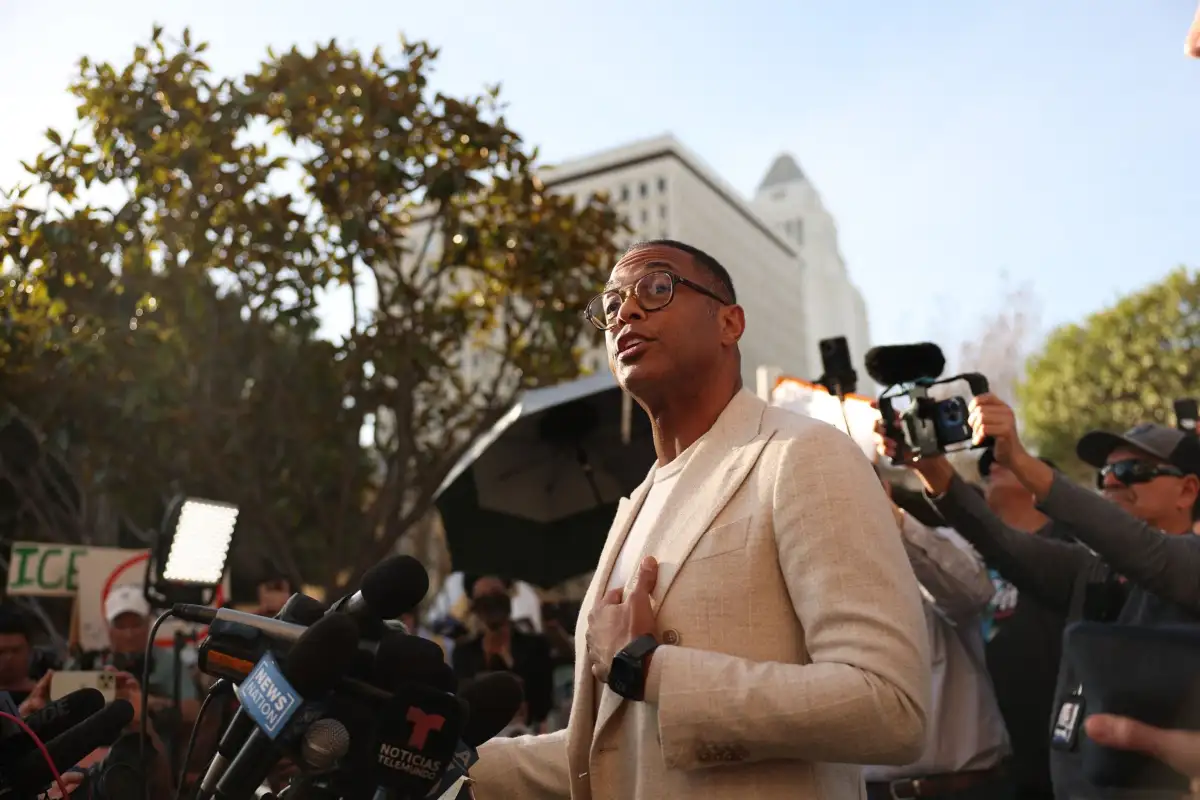Is Don Lemon 'Squeezing Juice' From His Arrest? Newsman Allegedly Creating Headlines to Fuel Comeback - 3