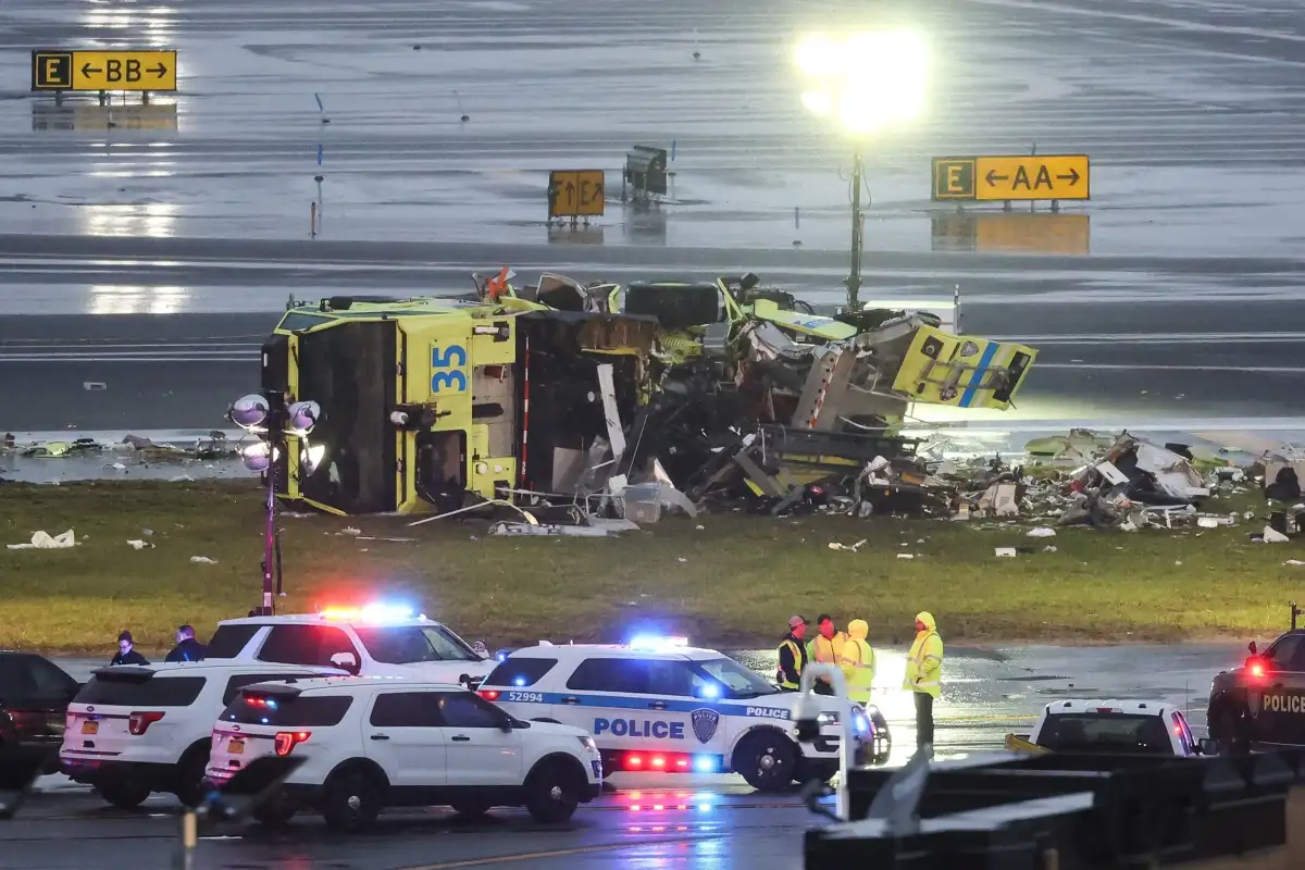 Air Canada plane hits ground vehicle at New York’s La Guardia airport: report - 3