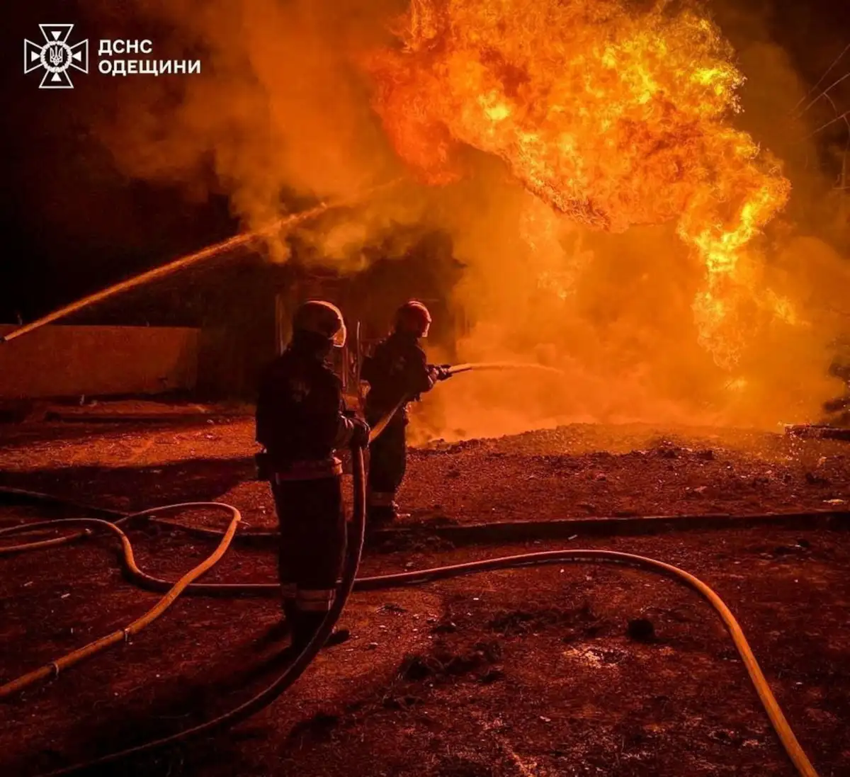 Russia hits port, power facility in Ukraine overnight - 1