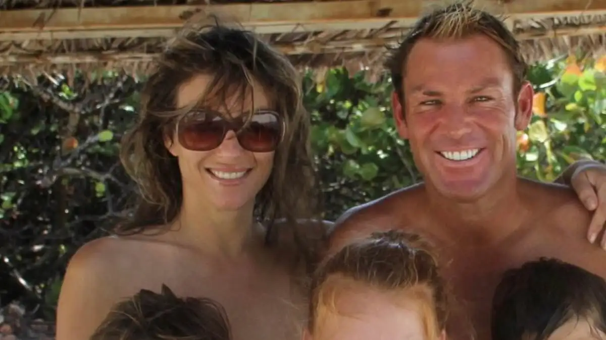 Shane Warne's daughter Summer shares never-before-seen photo of late spin king and her mum Simone for Mother's Day - 3