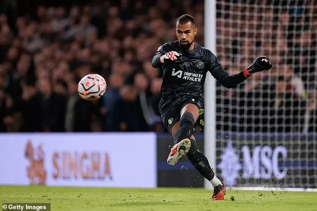 Goals from free-kicks and from outside the box are up, David Raya says there's a difference, keepers are struggling and Dominik Szoboszlai keeps scoring worldies. So do the experts think this season's Puma ball is the reason? - 4