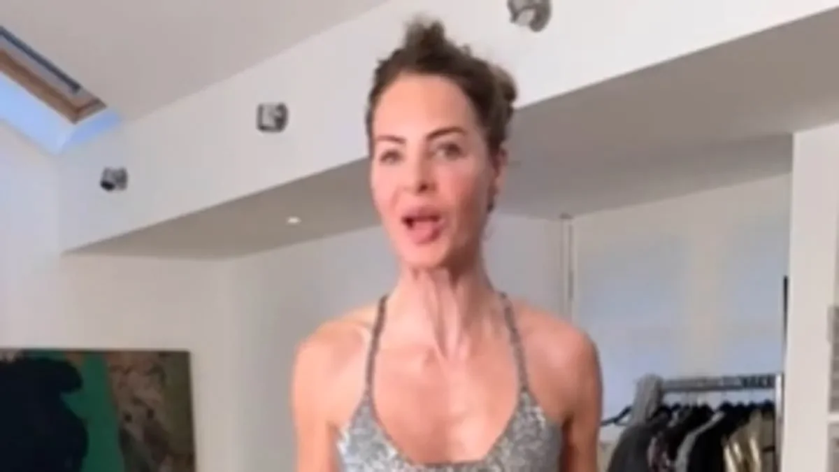 Trinny Woodall, 62, flashes her incredible abs as she shows off the secrets to her 10-minute workout regime - 2