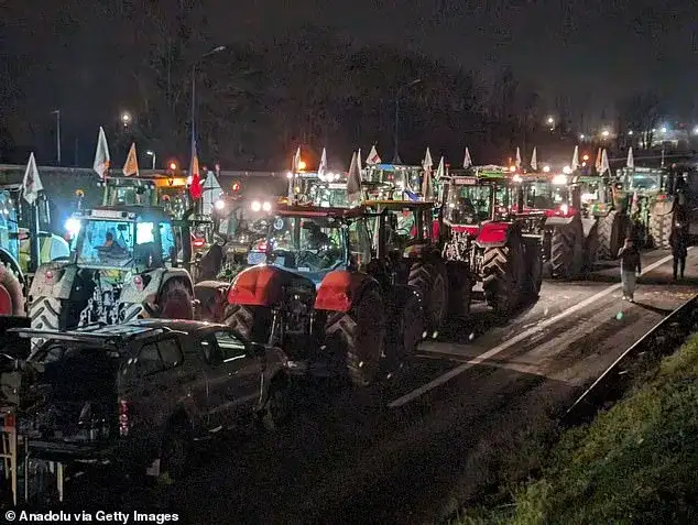Jeremy Clarkson issues plea to UK towns as 'France is better' - 4