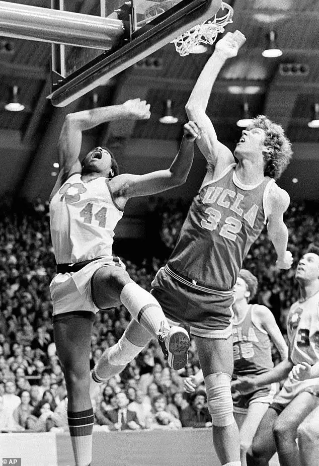 Larry Bird, Steve Kerr, others pay tribute to Hall of Famer Oscar Schmidt after Brazilian icon dies at 68 - 1