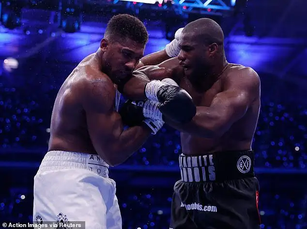 Fury questions AJ's punch resistance: 'Dubois put him on the floor four times!' - 1