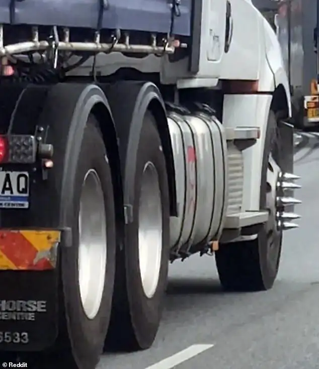 Truck rollover brings busy Melbourne motorway to a standstill - 2