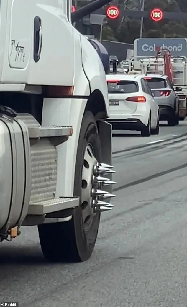 Truck rollover brings busy Melbourne motorway to a standstill - 1