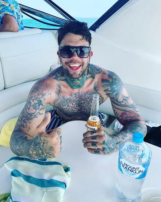 No heartbreak here! Married At First Sight's Scott and Dave show off their buff physiques as they enjoy a post-show stroll on the Gold Coast after dumping their brides - 1