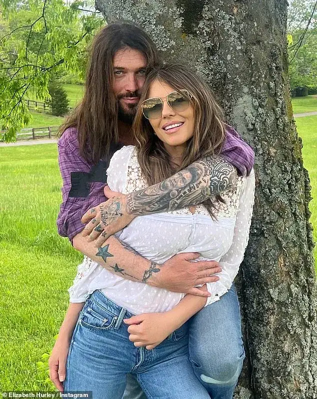 Elizabeth Hurley and Billy Ray Cyrus share a passionate kiss as actress supports singer at country music festival Stagecoach - 4