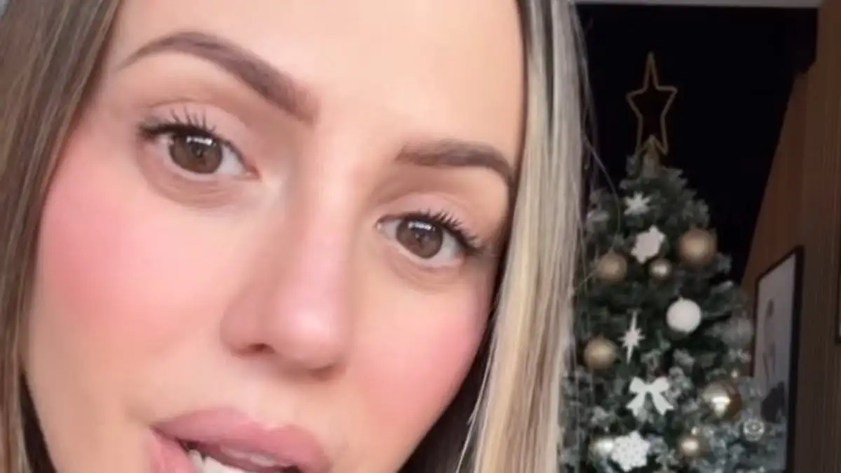 Virgin Island star is pregnant! Holly Stark announces she is expecting her first child 11 months after appearing on Channel 4 show - 4