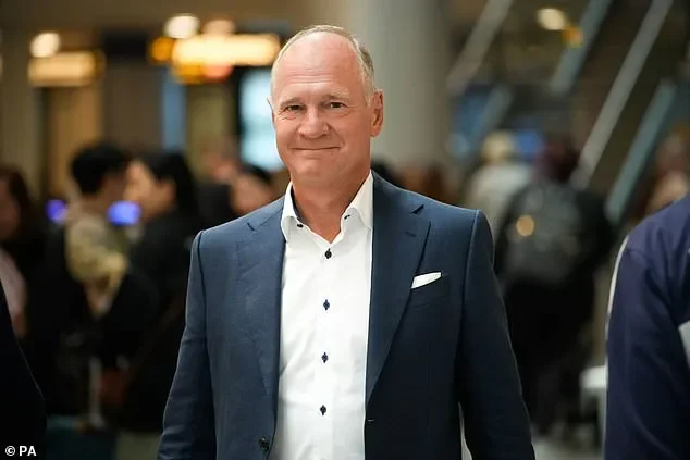 Heathrow isn’t crowded, it’s travellers walking on the wrong side, boss says - 2