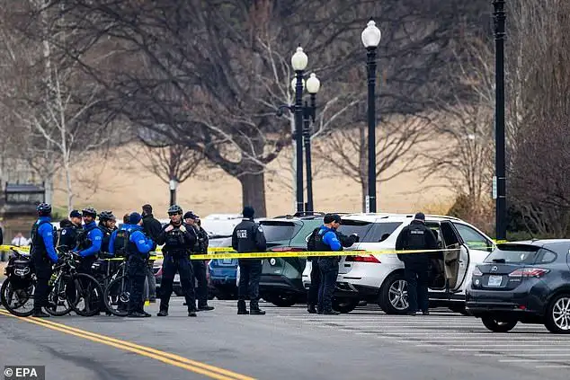Man holding loaded shotgun arrested while sprinting towards US Capitol - 1