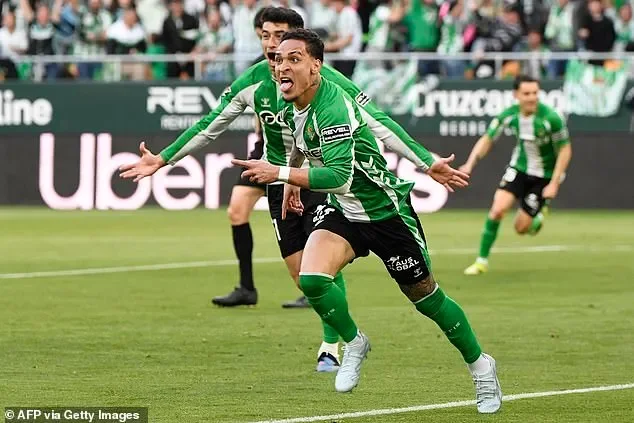 Former Man United man Antony details sauna session with Cristiano Ronaldo that saw 'role model' joke about his physique before Old Trafford fall-out - 4