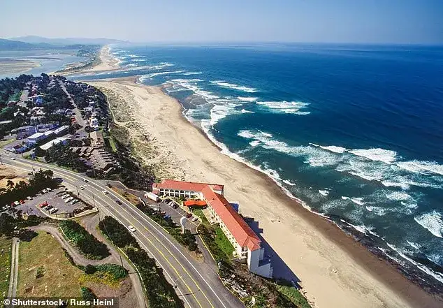Dying cancer patient, 68, overjoyed to find rare glass treasure on Oregon beach during her final trip to her beloved coast - 2