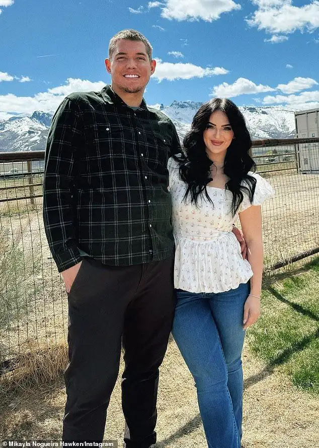 TikTok star divides fans as she goes on a 'date' just WEEKS after announcing divorce - 2
