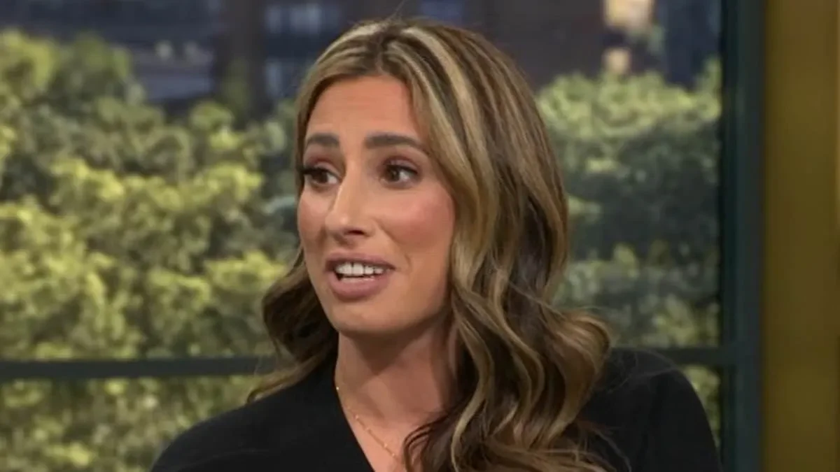 Stacey Solomon has her wedding ring back on as she returns to filming for family reality show after insiders revealed 'problems' with husband Joe Swash left the show in crisis - 3