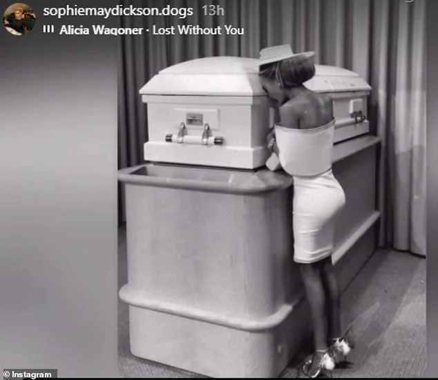 Influencer faces backlash online after telling her 15-year-old daughter to twerk for a video: 'She's a kid' - 3