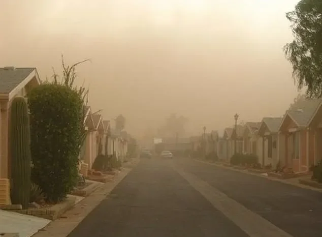 Warning to 'lock windows NOW' issued for thousands in Southwest as 'hazardous' plume of air moves in - 1