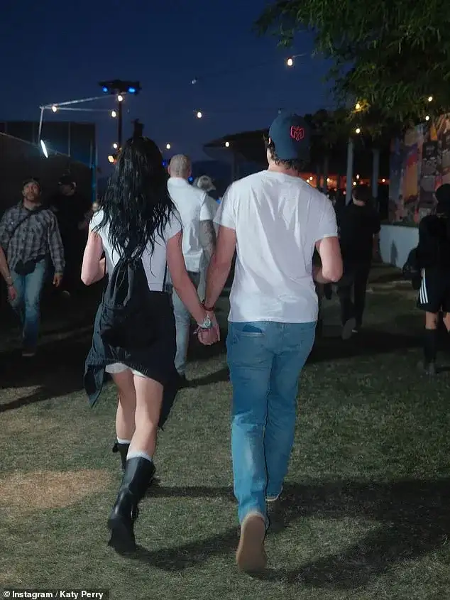 Katy Perry and Justin Trudeau are the 'cutest' as they dance to Justin Bieber's set at Coachella 2026 - 3