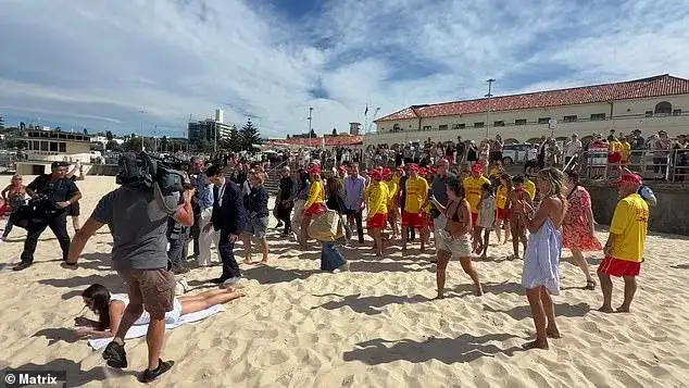 Meghan records a message for a bride an Bondi Beach - 1