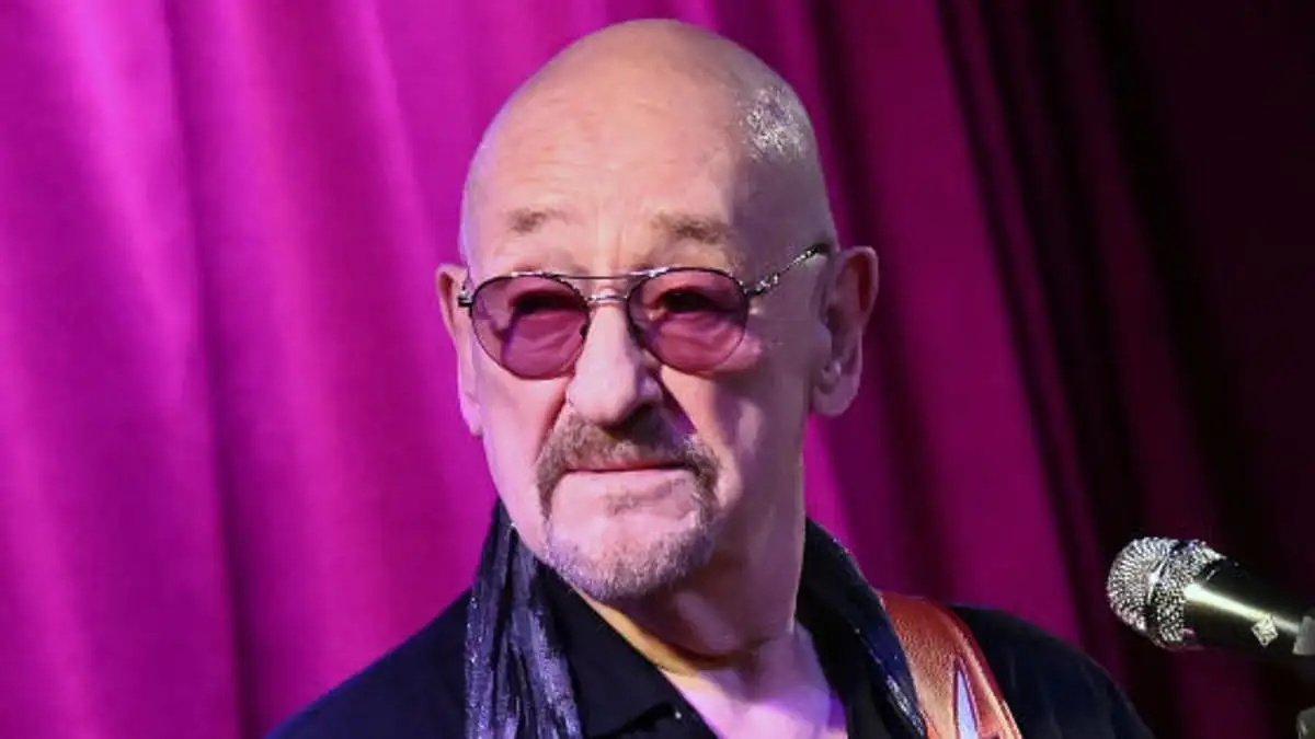 Rock Legend Dave Mason Dies at 79 After a 'Storybook Ending' Final Day at Home - 2