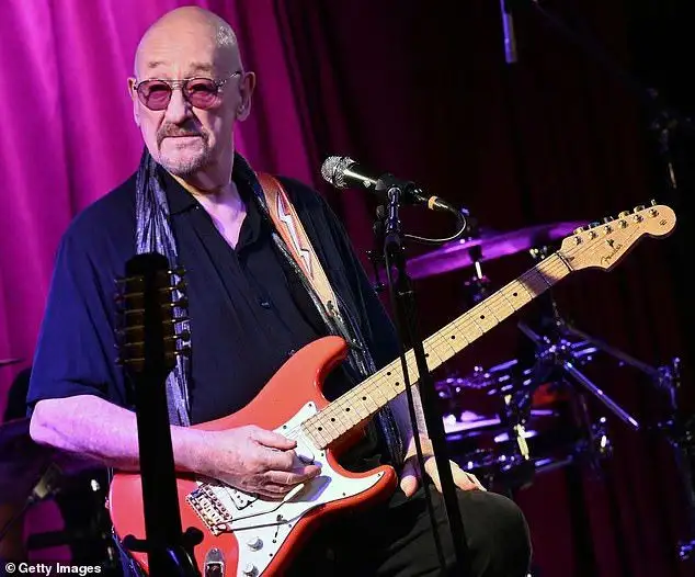 Rock Legend Dave Mason Dies at 79 After a 'Storybook Ending' Final Day at Home - 3