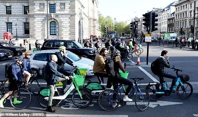 Tube strike LIVE: Multiple London Underground lines suspended over Friday morning rush hour - 1
