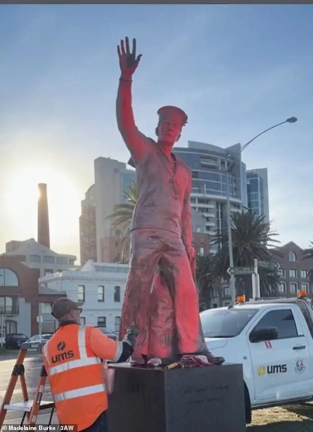 'Disgraceful' attack on Port Melbourne war memorials on the eve of Anzac Day - 2