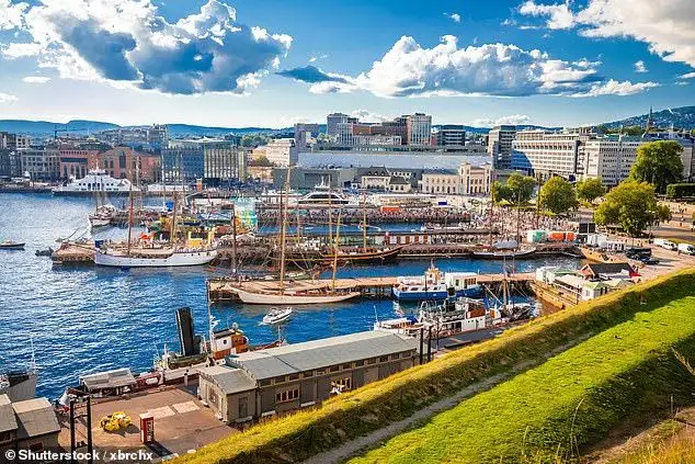 Norway set to become the next country to ban under-16s from social media - 1