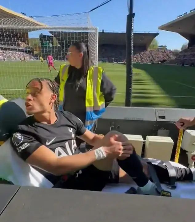 Simons to miss rest of season and World Cup with knee injury - 3