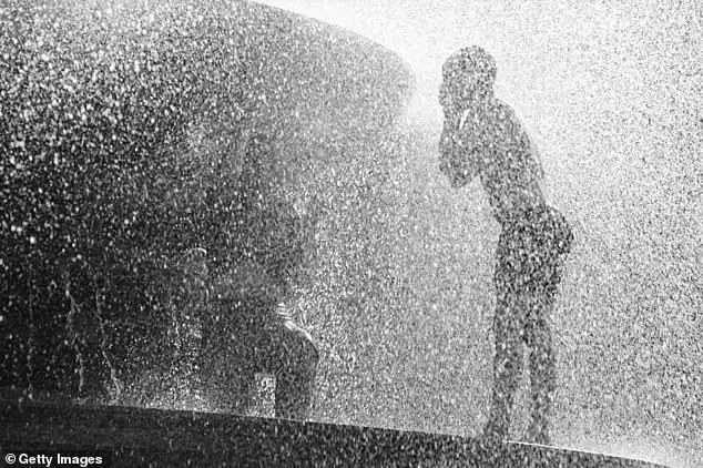 How a SUPER El Niño could impact the UK: Experts warn the unusual climate pattern could push Britain's temperatures to record highs this summer - 3