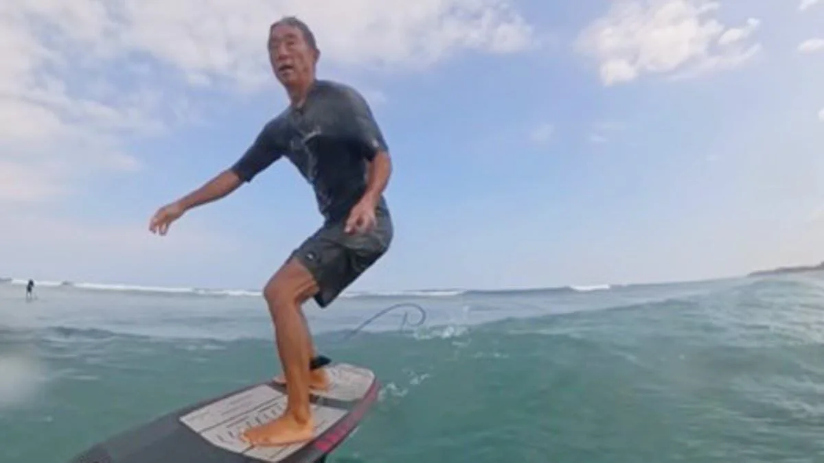 ‘Don’t fall!’: foil boarders describe hair-raising shark chase caught on video off California coast - 4