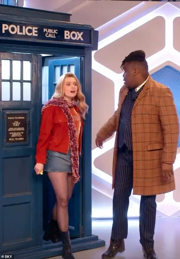 Aimee Lou Wood is lauded by fans as she makes SNL UK hosting debut and brushes off 'mean and unfunny' teeth parody: 'She's smashing it!' - 2