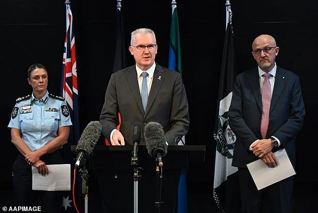 Families hope to meet ‘ISIS brides’ at airport as police plan arrests - 2